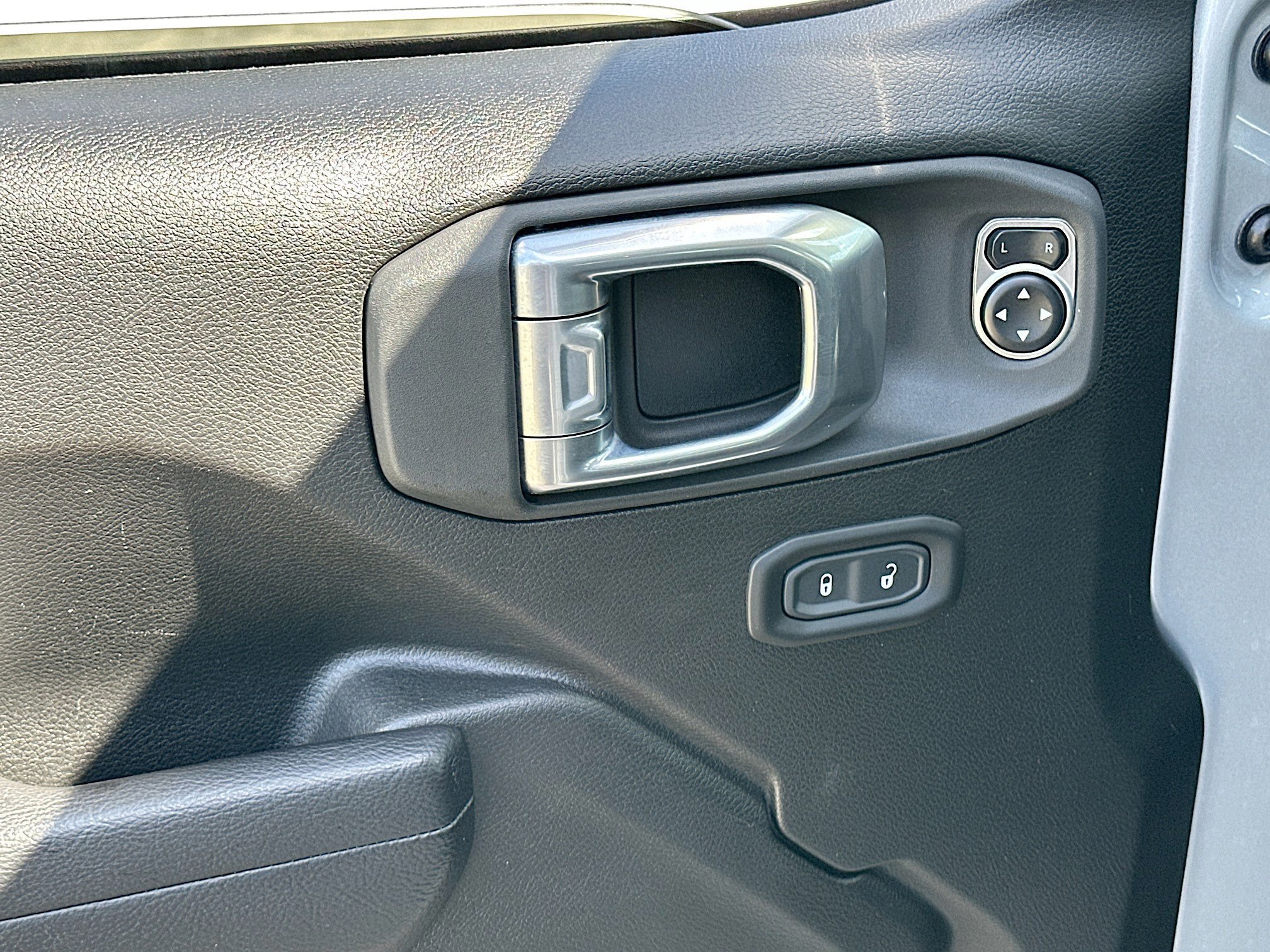 Used 2024 Jeep Wrangler Sport S AWD/4WD image 17