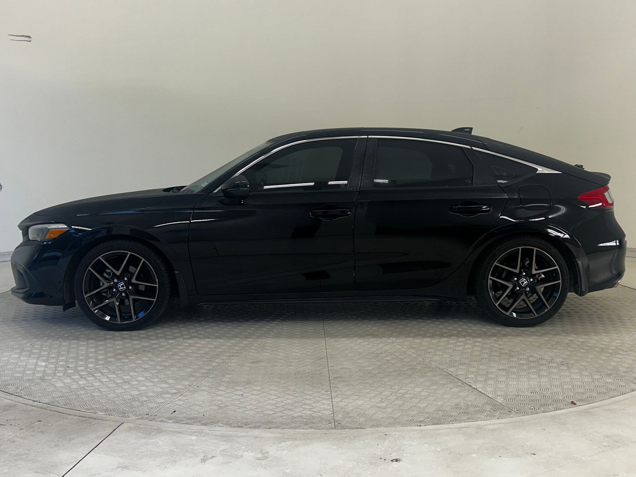 Used 2023 Honda Civic Sport Touring image 2