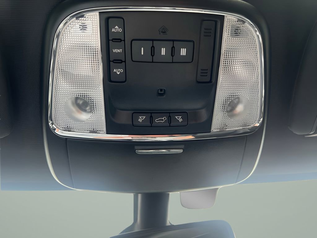 Used 2020 Jeep Grand Cherokee Altitude AWD/4WD image 27
