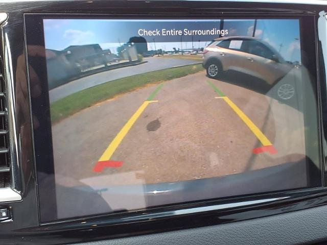 Used 2025 Chrysler Pacifica Select FWD image 11