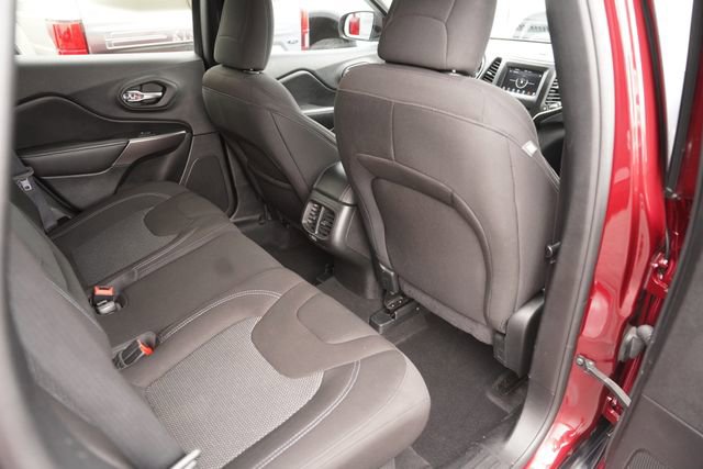 Used 2020 Jeep Cherokee Latitude FWD image 14