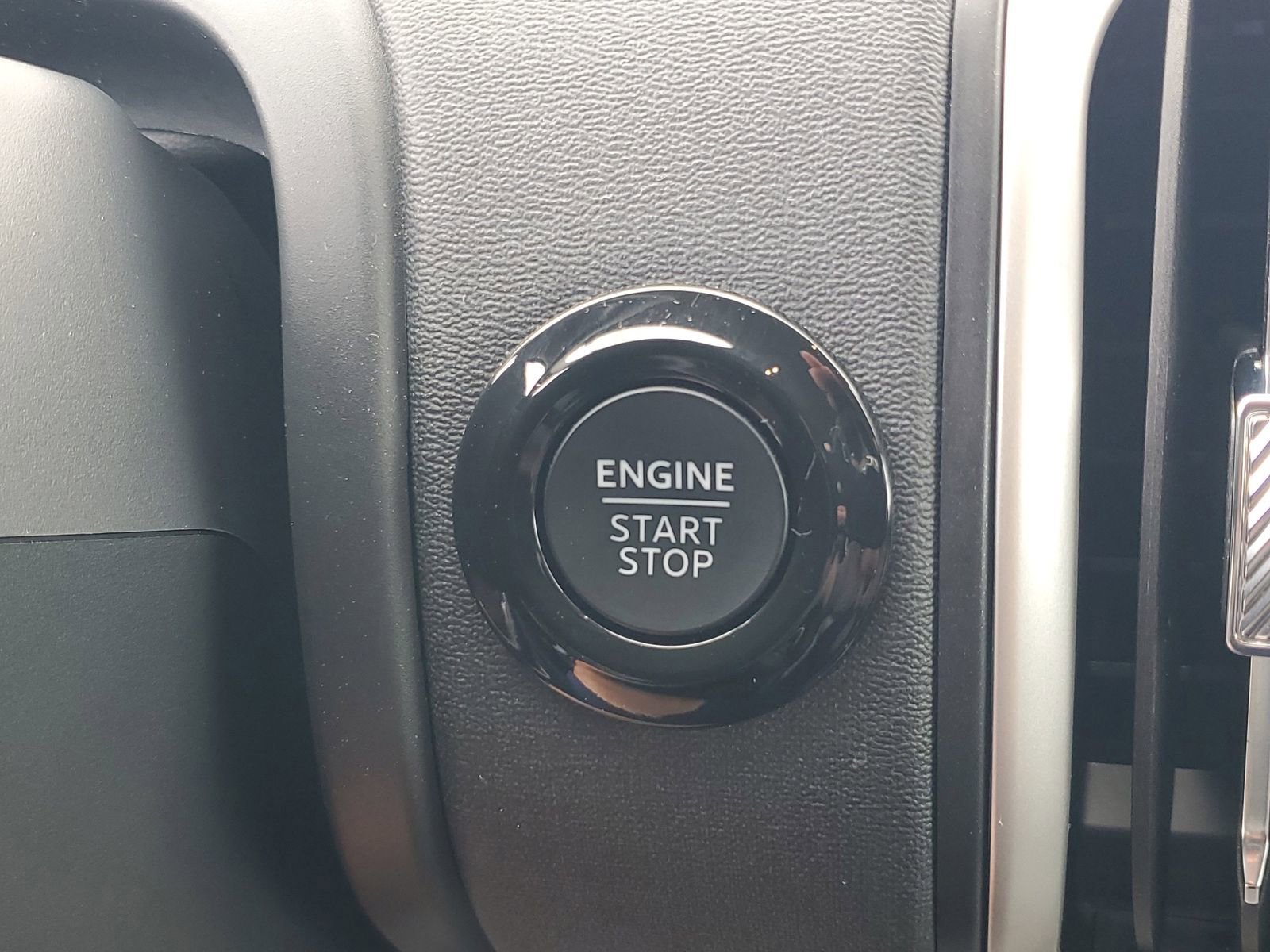 Certified 2025 Ford Expedition Active image 32