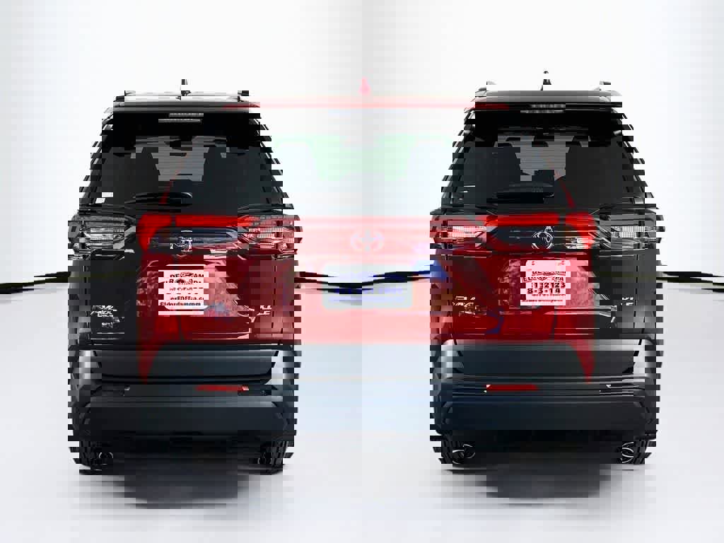 Used 2025 Toyota RAV4 XLE w/ Convenience Package image 5