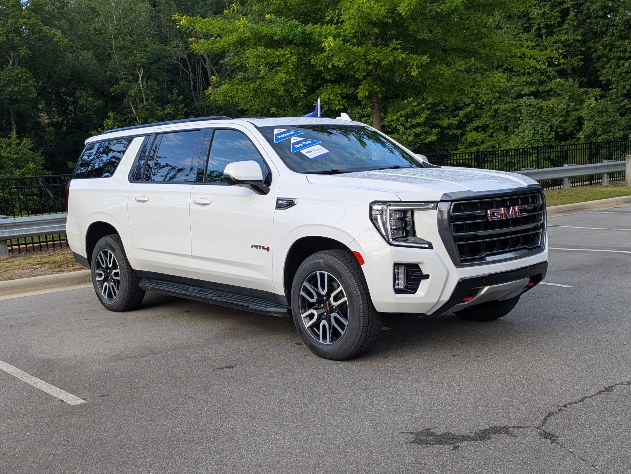 Used 2023 GMC Yukon XL AT4 AWD/4WD image 1