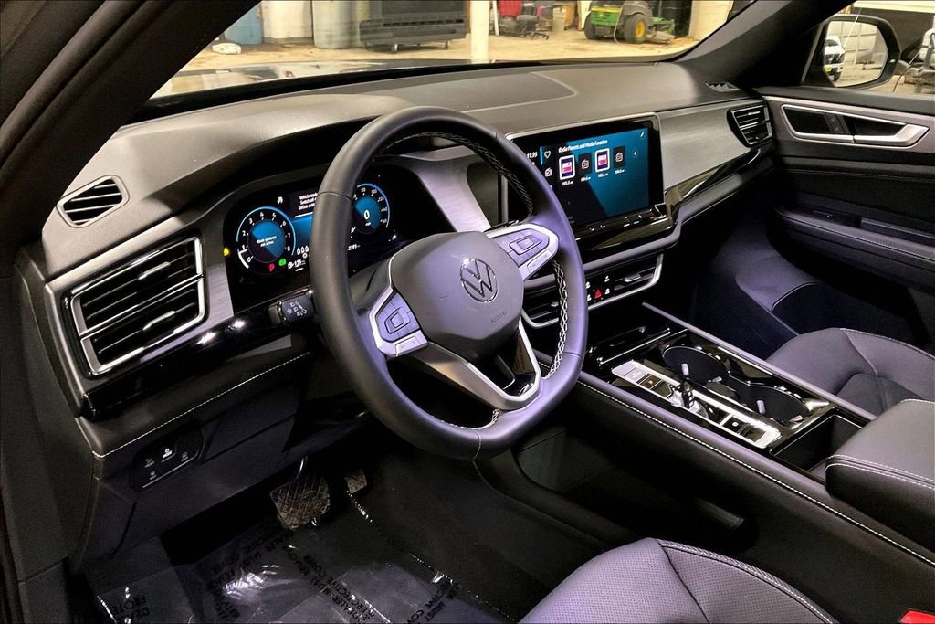 Used 2025 Volkswagen Atlas Cross Sport SE image 13
