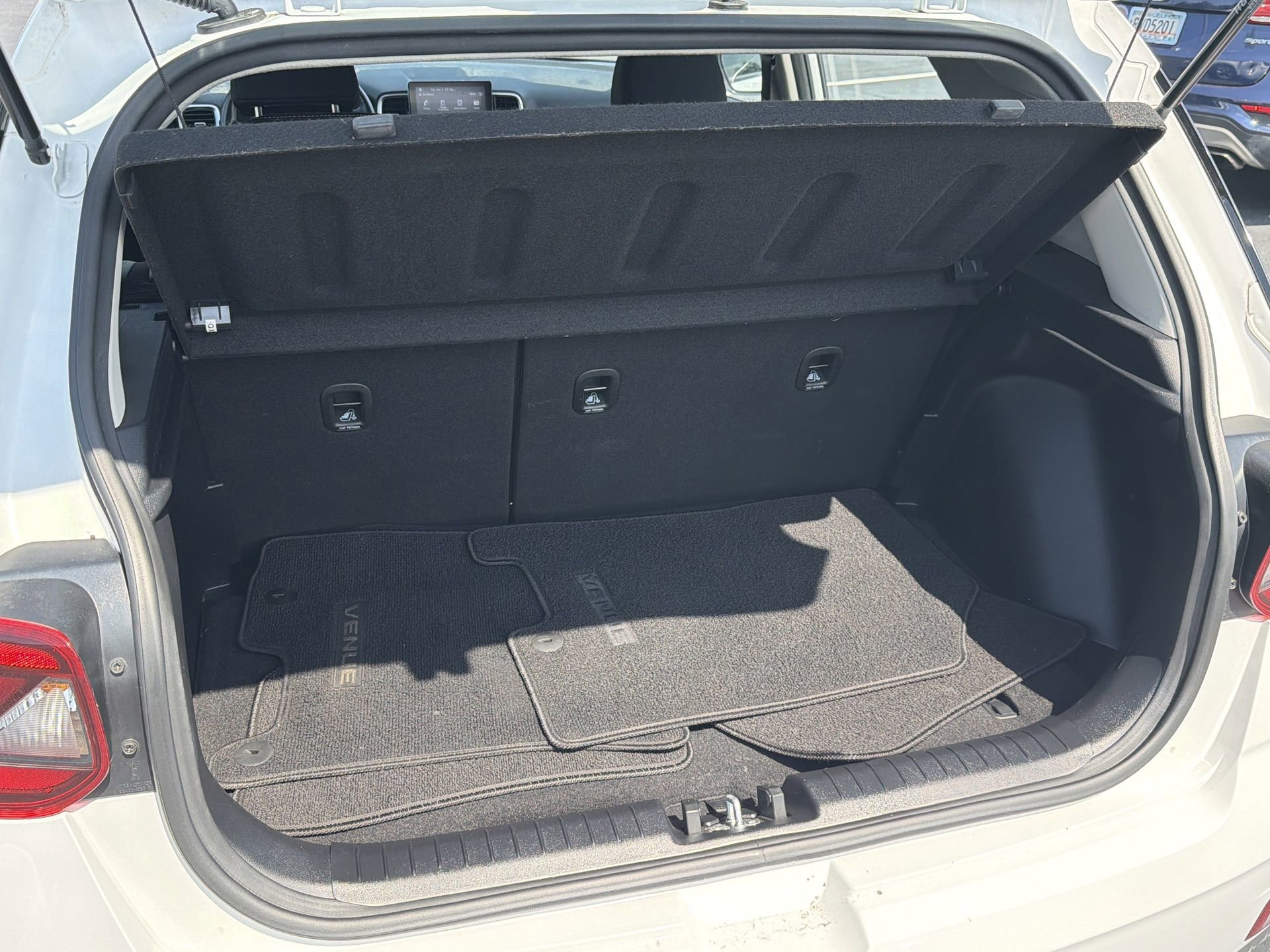 Used 2023 Hyundai Venue SEL FWD image 25