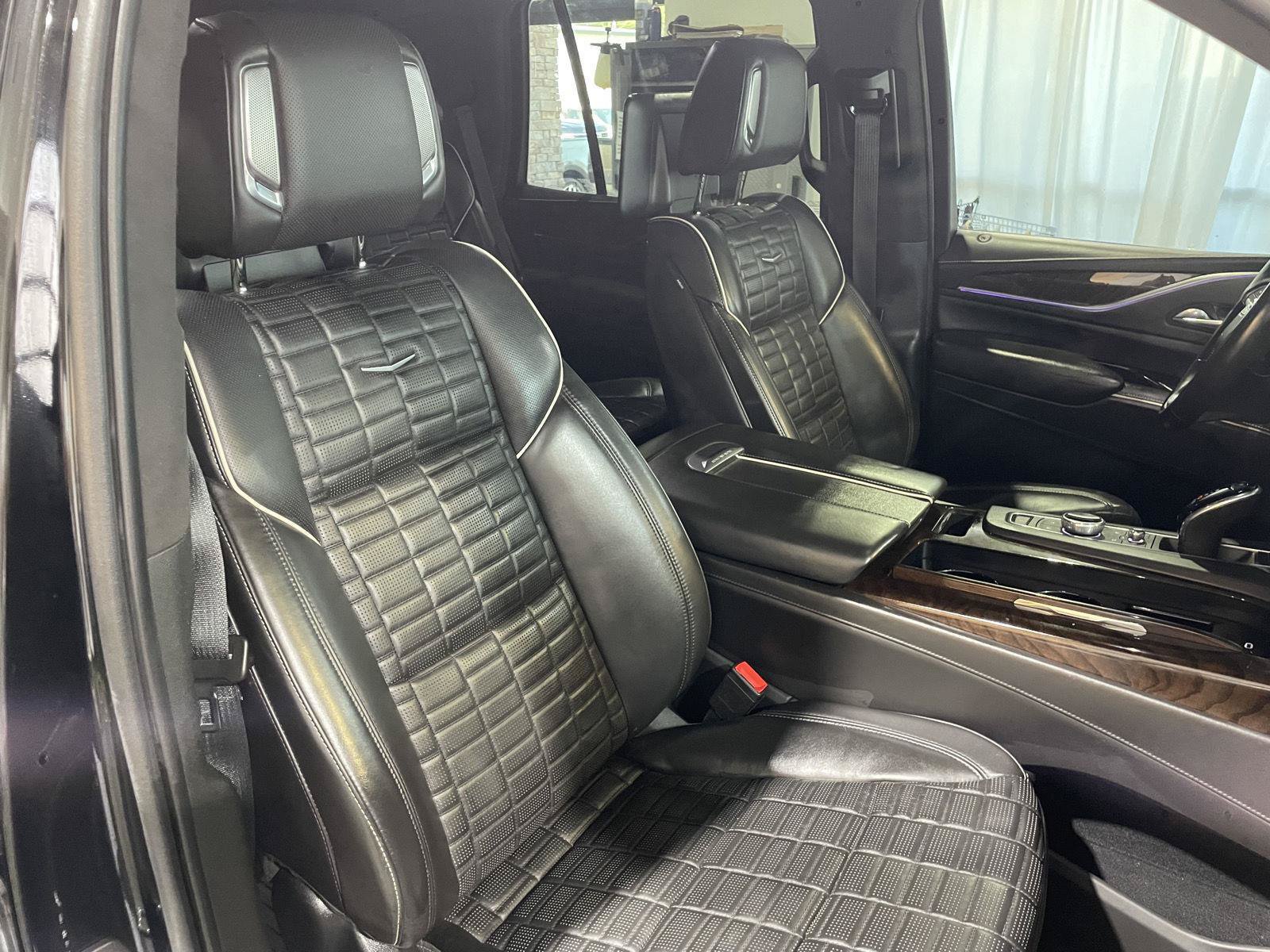 Used 2022 Cadillac Escalade Sport Platinum w/ LPO, ONYX Package AWD/4WD image 29