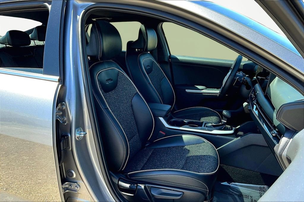 Used 2025 Kia K4 GT-Line w/ GT-Line Sunroof Package image 9
