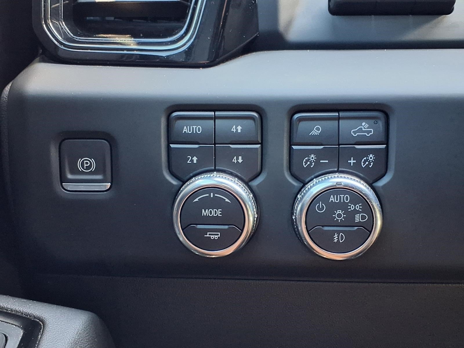 Used 2024 GMC Sierra 1500 AT4 w/ Technology Package AWD/4WD image 24