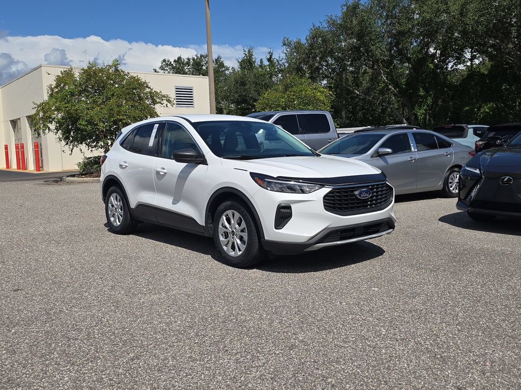 Certified 2023 Ford Escape Active w/ Tech Pack #1 FWD image 2