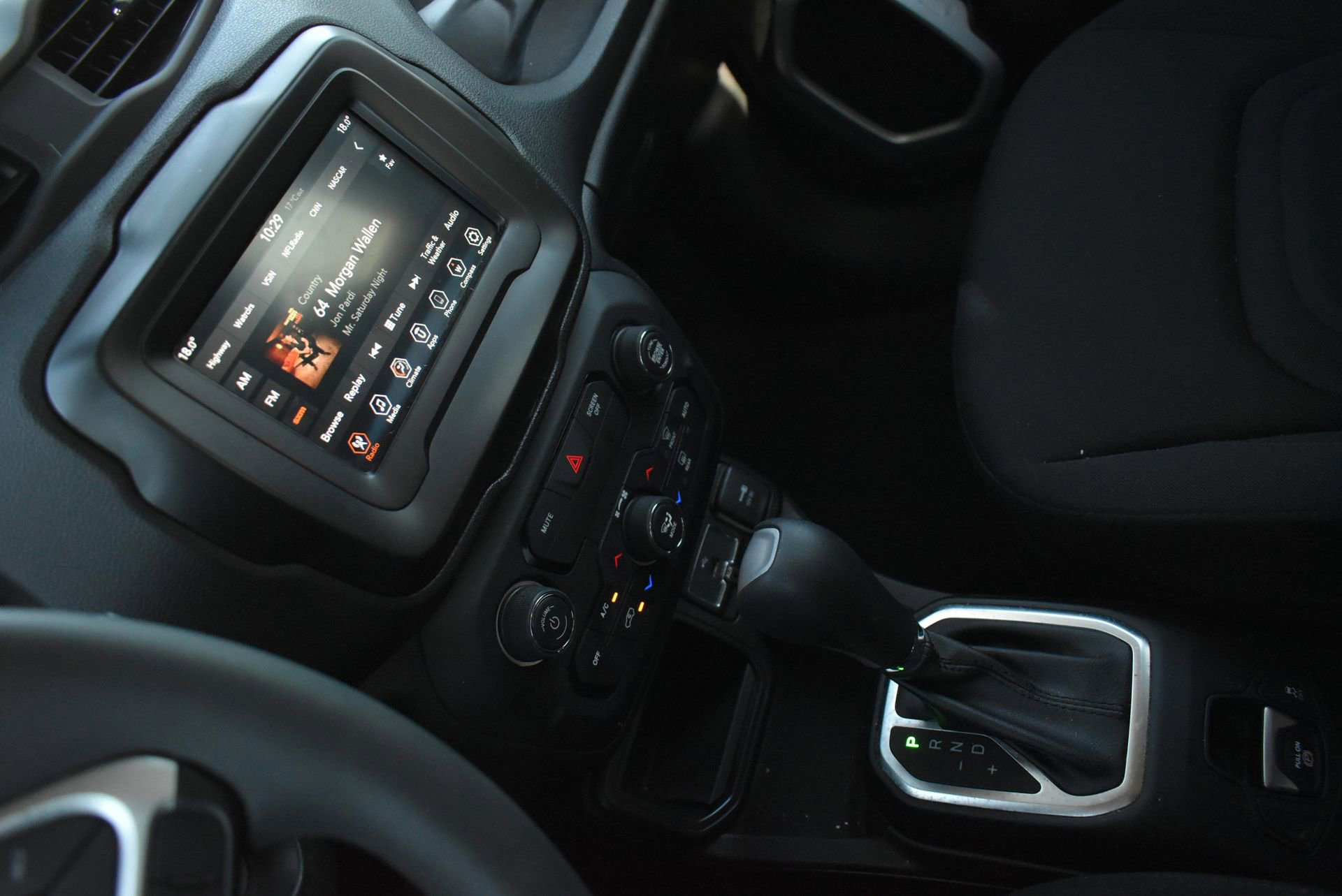 Used 2019 Jeep Renegade Latitude FWD image 24
