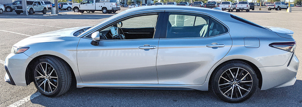 Used 2021 Toyota Camry SE w/ Blackout Package (TMS) FWD image 5