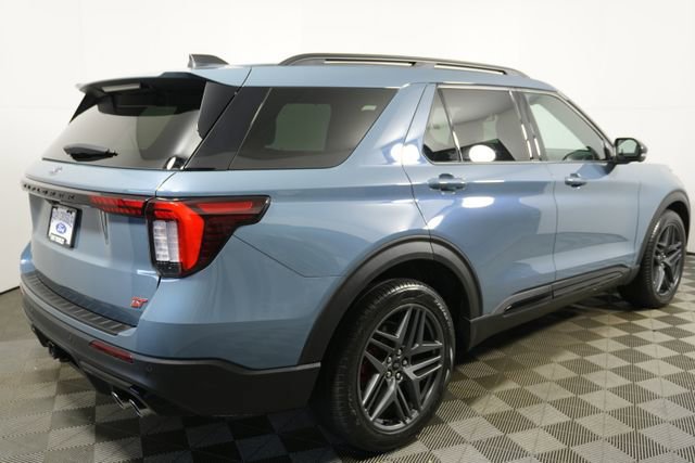 Certified 2025 Ford Explorer ST image 4