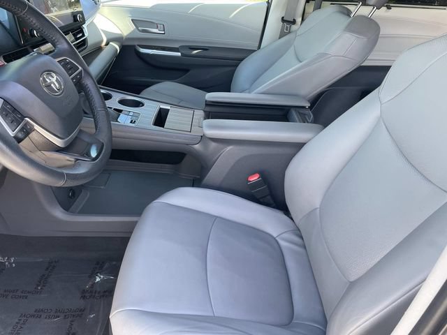 Used 2022 Toyota Sienna XLE w/ XLE Plus Package FWD image 22