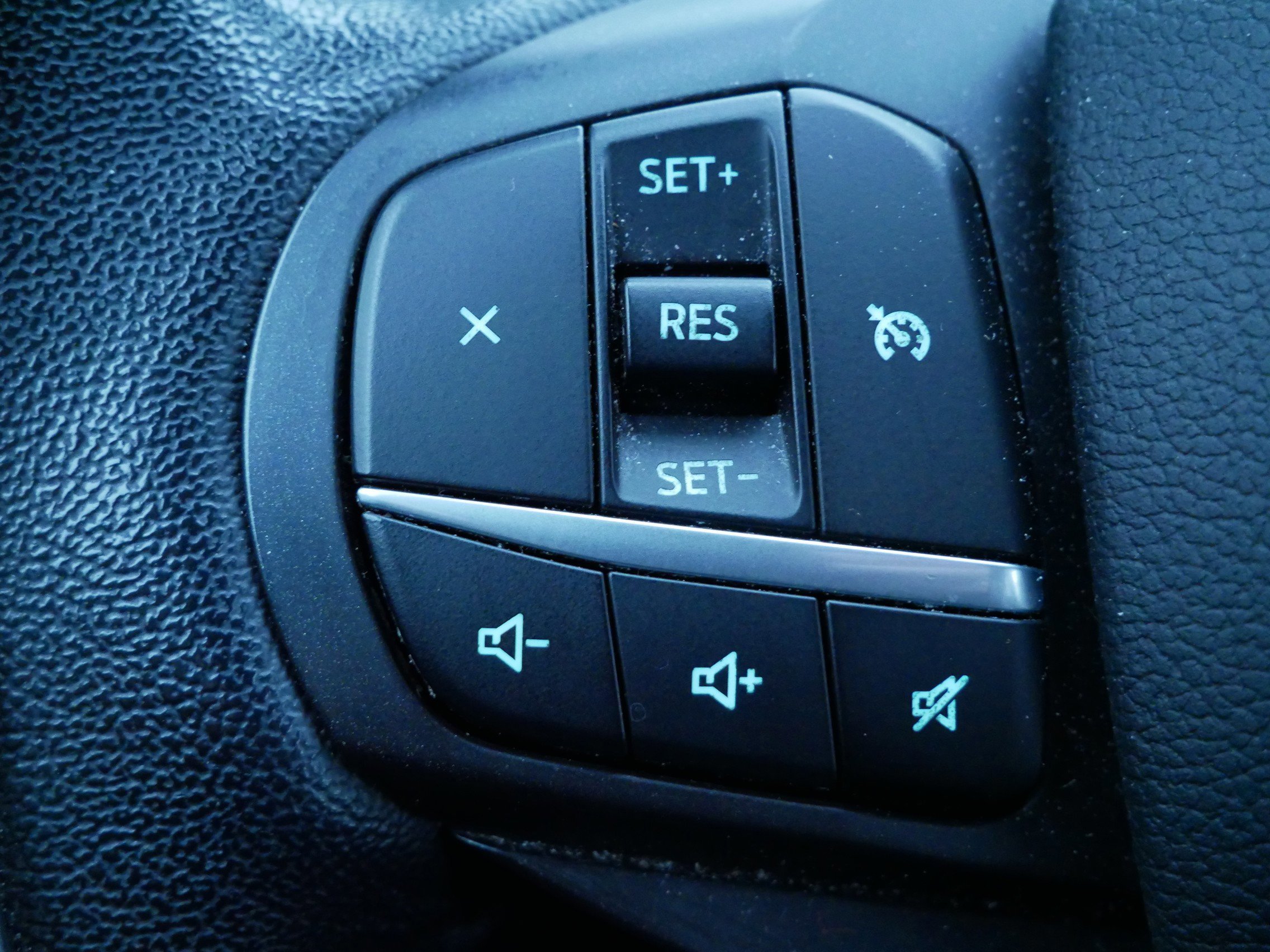 Certified 2020 Ford Explorer XLT w/ Equipment Group 202A image 21