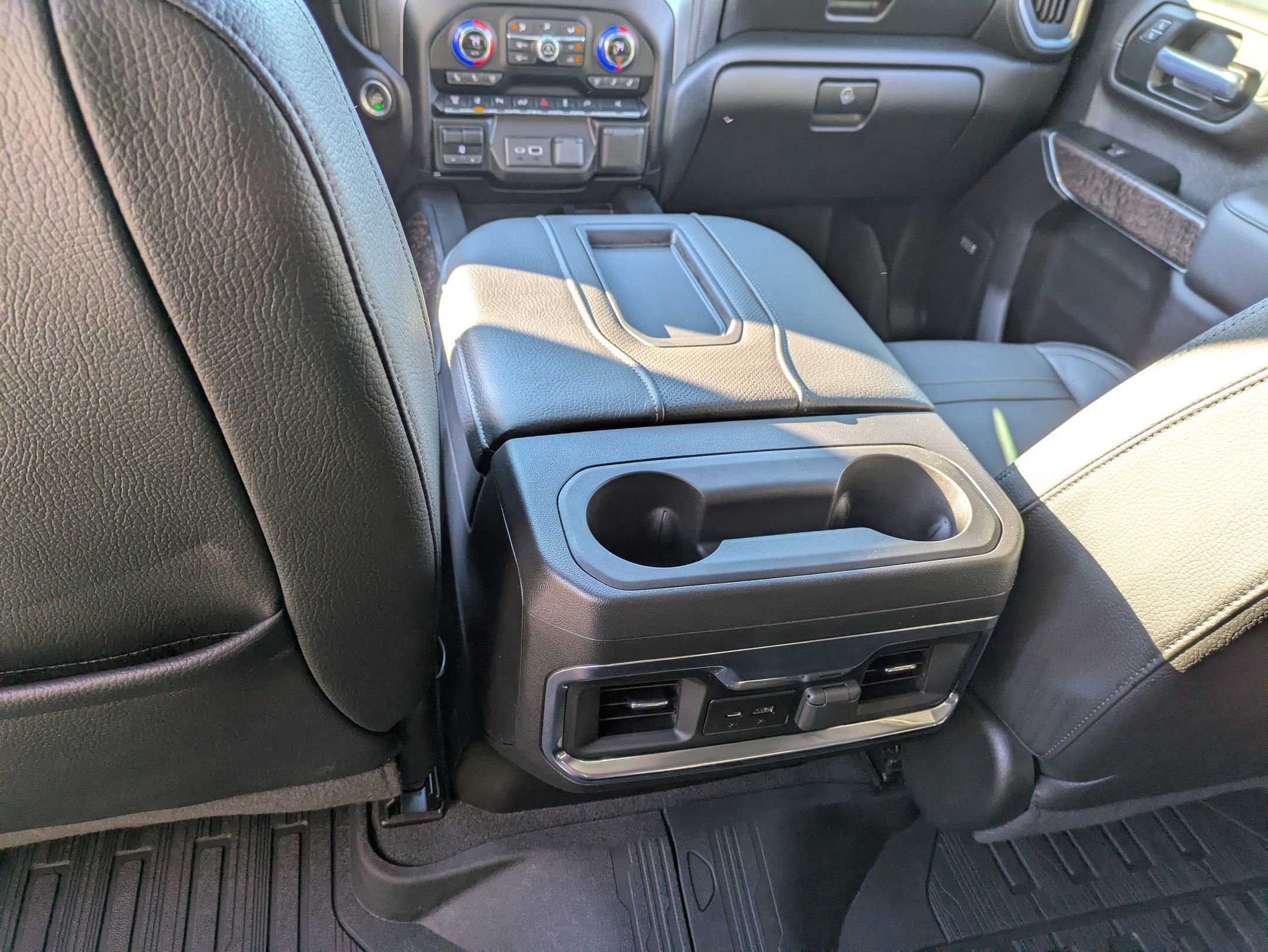 Used 2022 GMC Sierra 3500 Denali w/ Denali Ultimate Package image 32