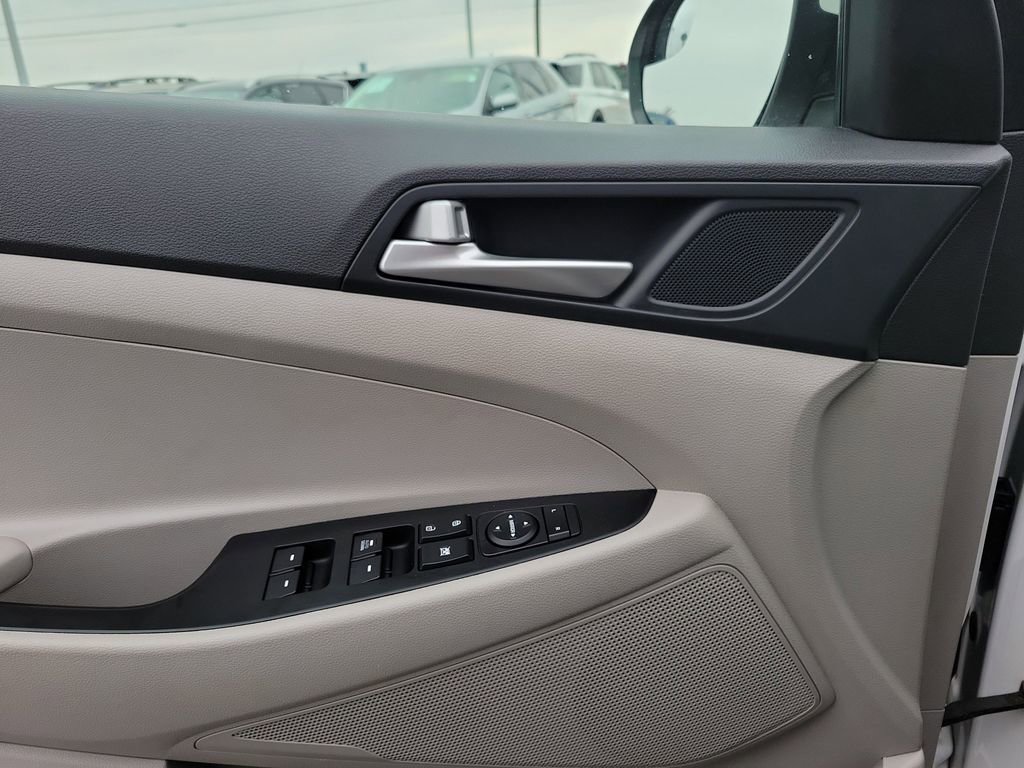 Used 2020 Hyundai Tucson SE image 18