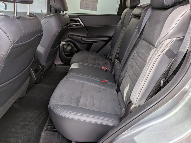 Used 2022 Mitsubishi Outlander SE image 32