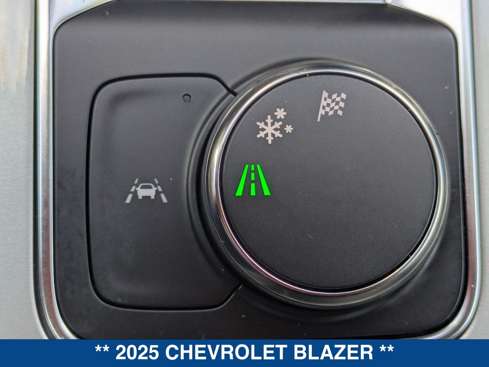 Used 2025 Chevrolet Blazer LT FWD image 33