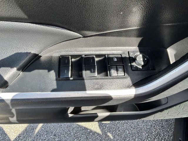 Used 2025 Toyota RAV4 XLE FWD image 19