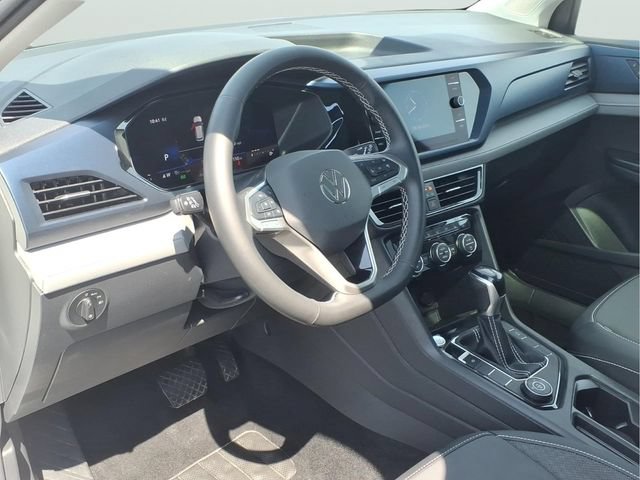 Used 2024 Volkswagen Taos SE AWD/4WD image 8