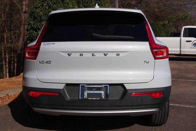 Used 2020 Volvo XC40 T4 Momentum image 6