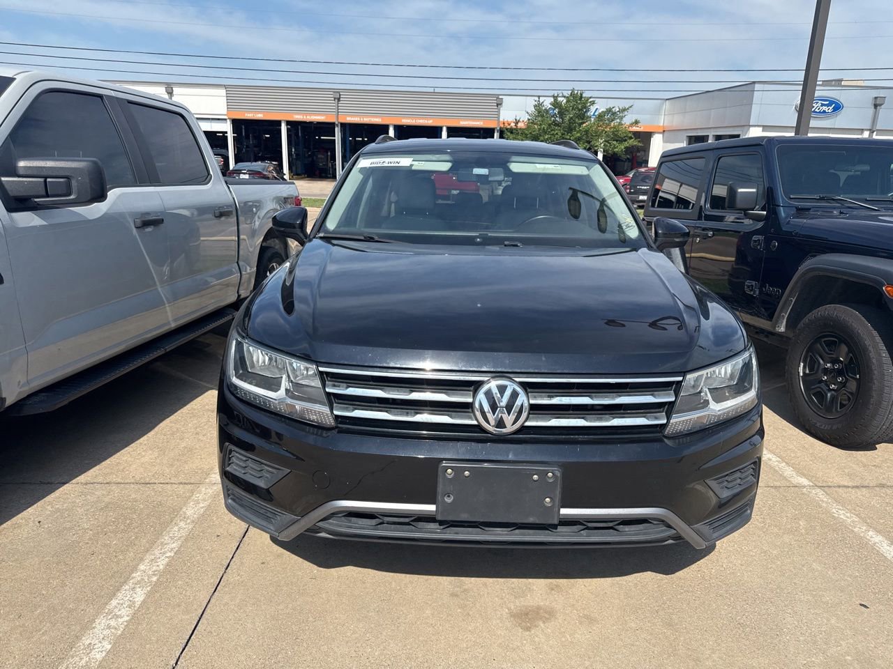 Used 2018 Volkswagen Tiguan SE FWD image 2