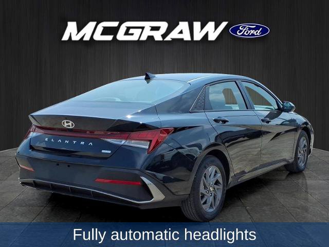 Used 2025 Hyundai Elantra Hybrid FWD image 8
