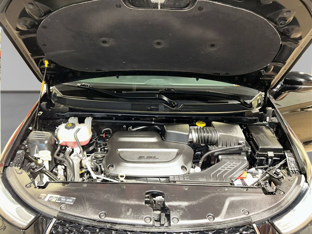 Used 2025 Chrysler Pacifica Select image 17