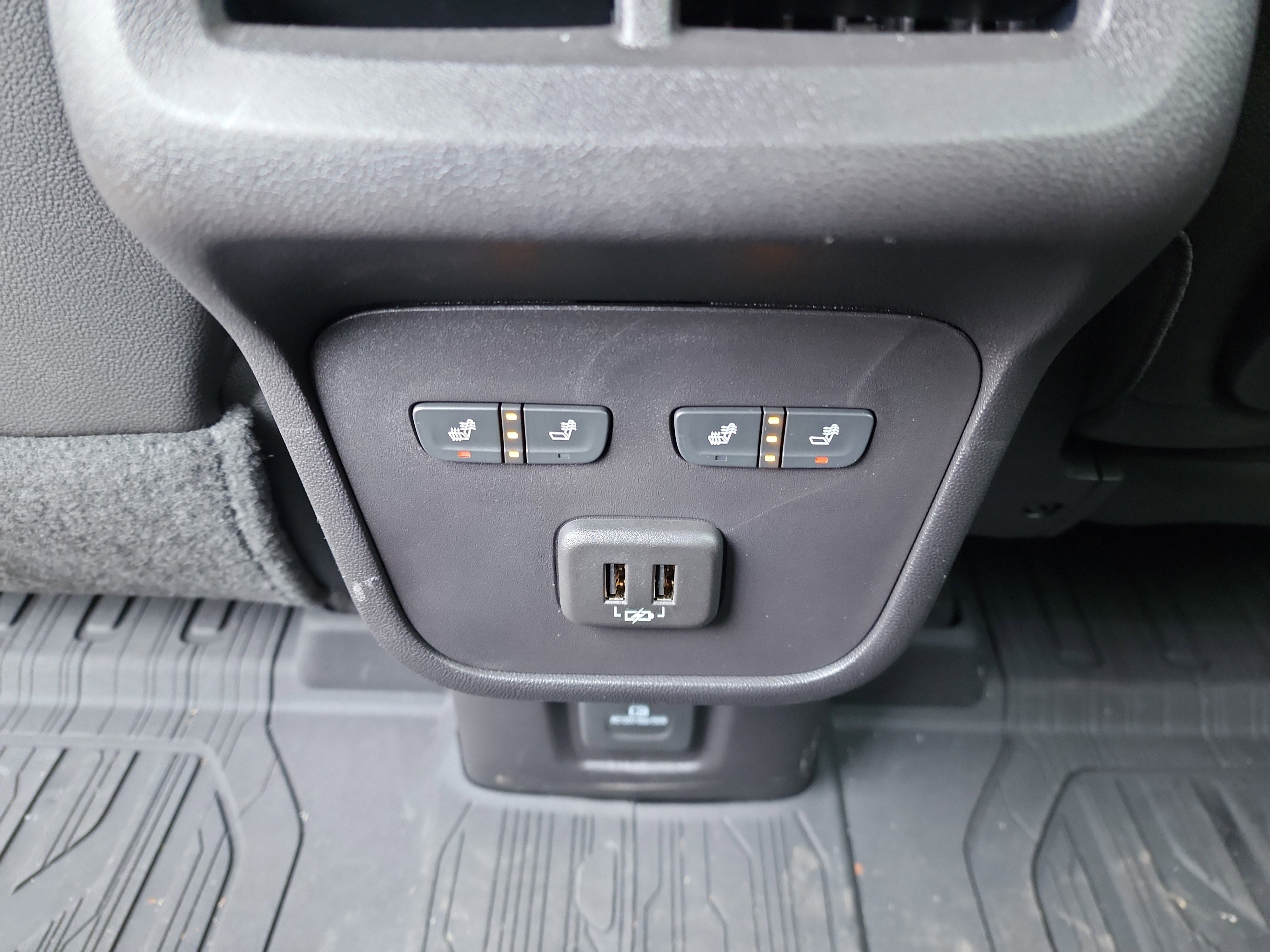 Used 2024 GMC Terrain Denali w/ Denali Premium Package image 12