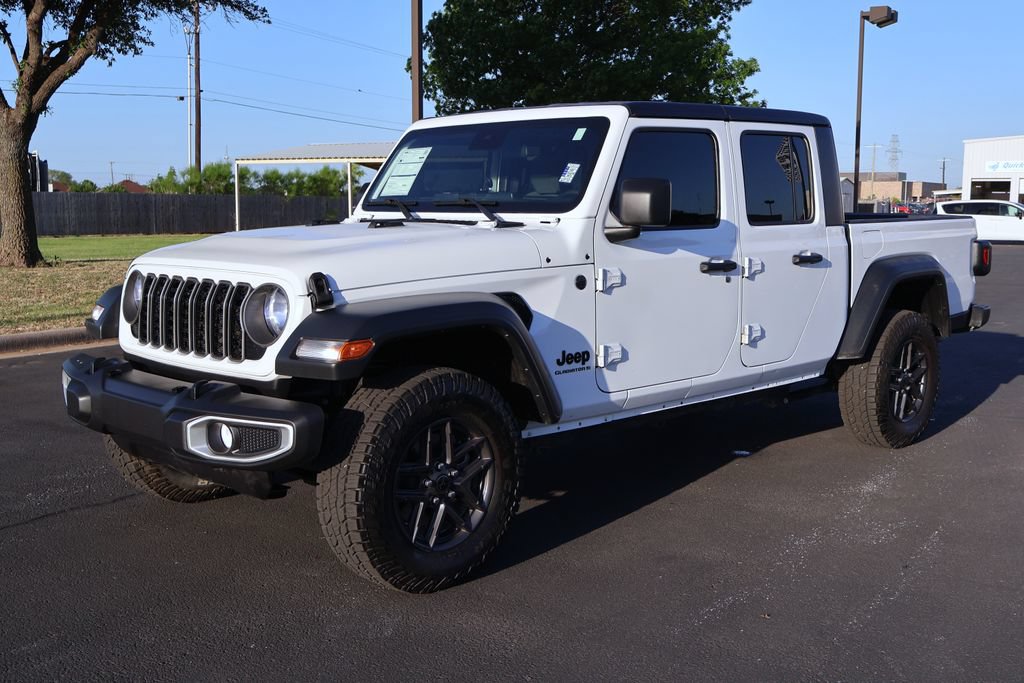 Used 2025 Jeep Gladiator Sport AWD/4WD image 11