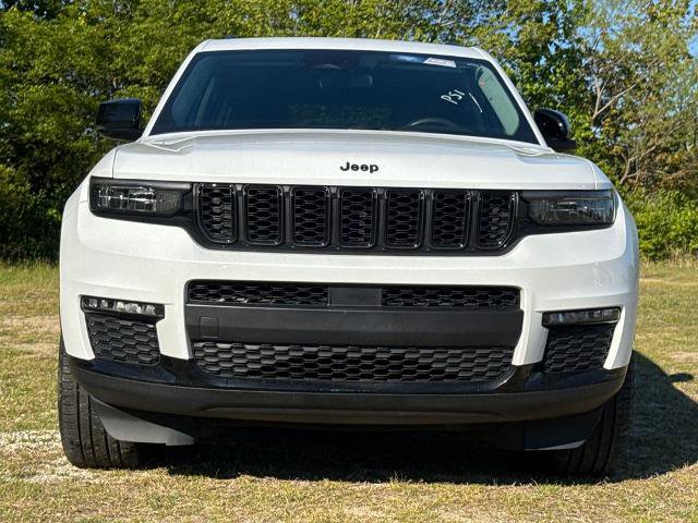 Used 2023 Jeep Grand Cherokee L Limited w/ Black Appearance Package AWD/4WD image 2