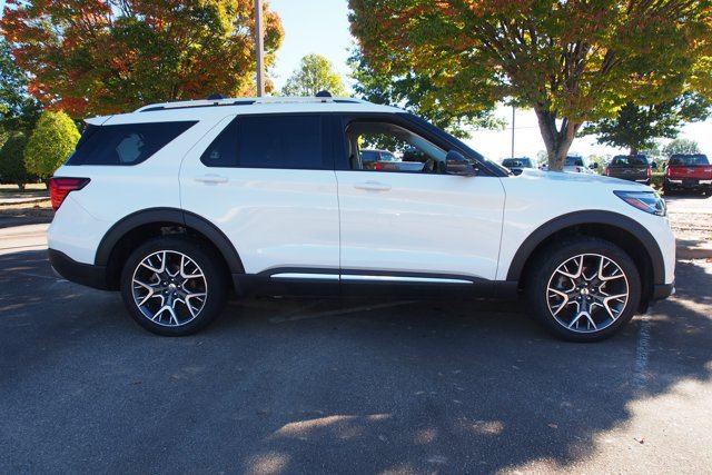 Certified 2025 Ford Explorer Platinum w/ Ultimate Package AWD/4WD image 8