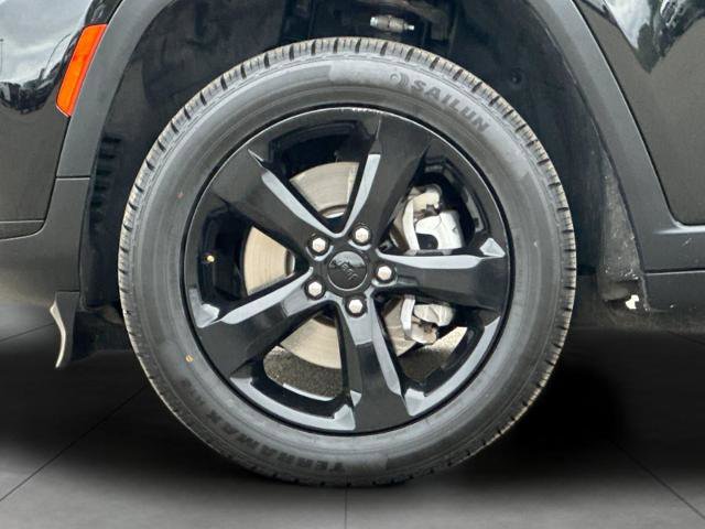 Used 2023 Jeep Grand Cherokee L Laredo AWD/4WD image 25