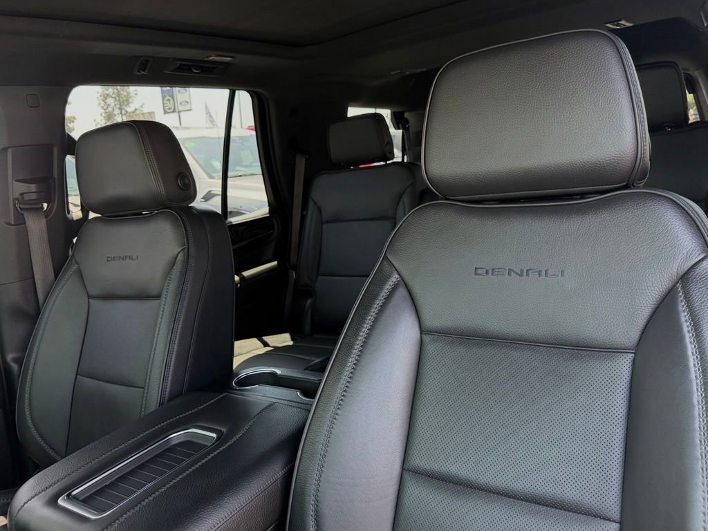 Used 2024 GMC Yukon Denali AWD/4WD image 16