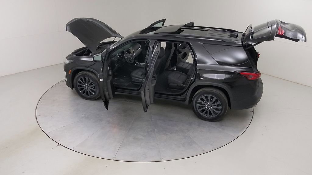Used 2023 Chevrolet Traverse RS image 56