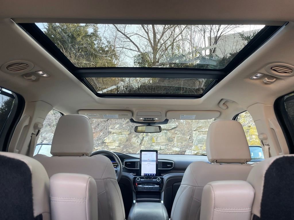 Certified 2022 Ford Explorer Platinum w/ Equipment Group 601A image 11