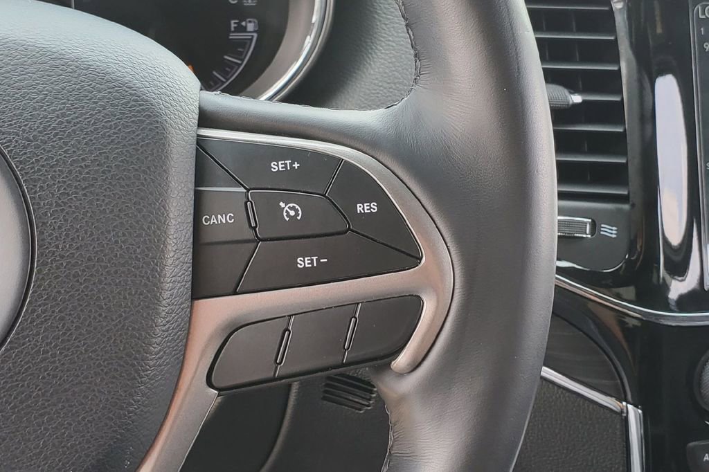 Used 2022 Jeep Grand Cherokee Limited w/ Tech Group RWD image 8