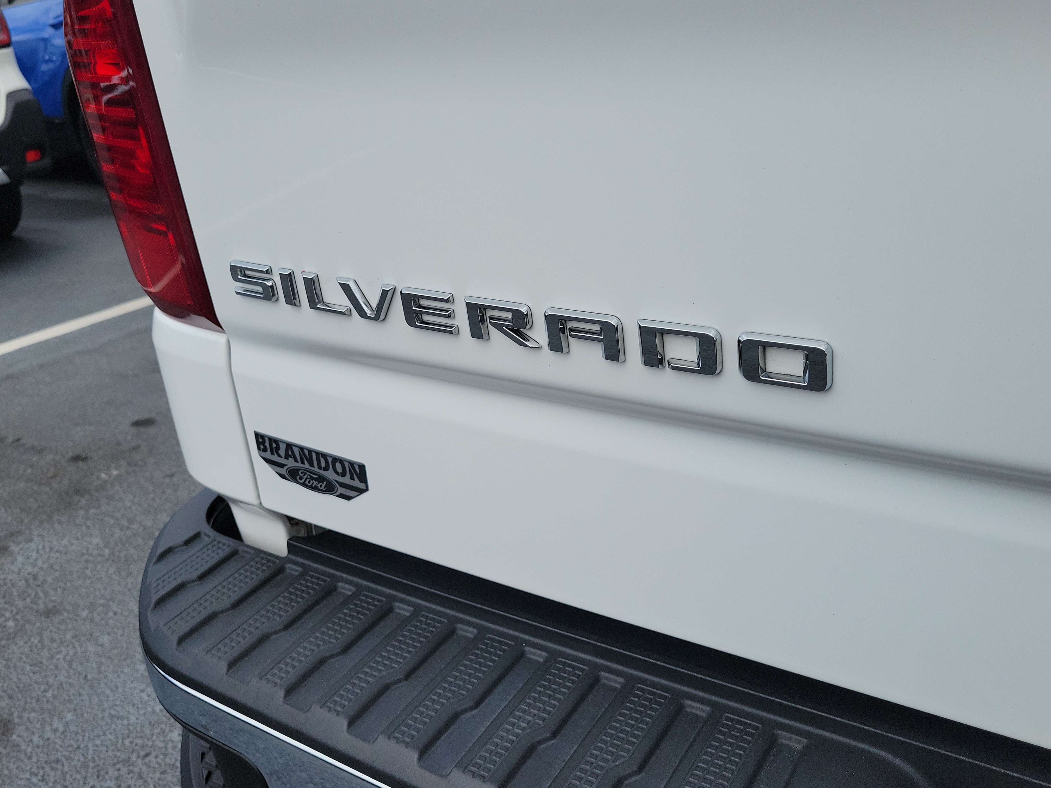 Used 2023 Chevrolet Silverado 1500 LT AWD/4WD image 9