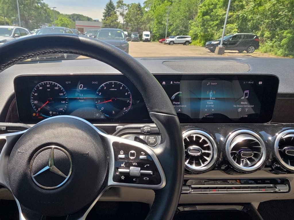 Used 2022 Mercedes-Benz GLB 250 4MATIC image 18