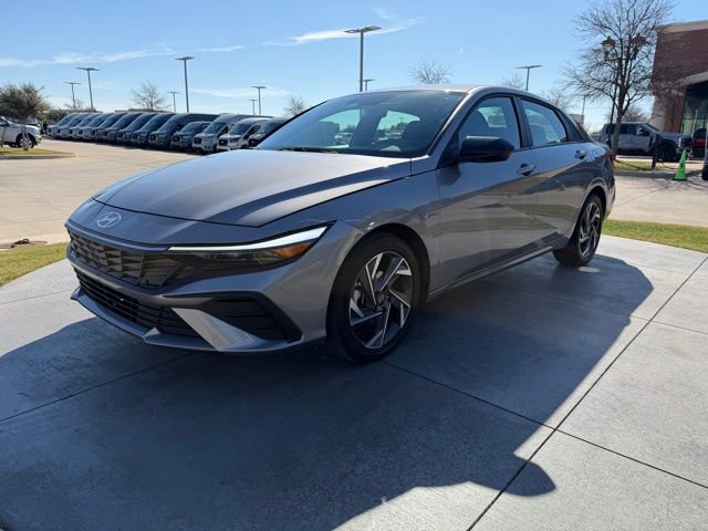Used 2025 Hyundai Elantra Sport image 3