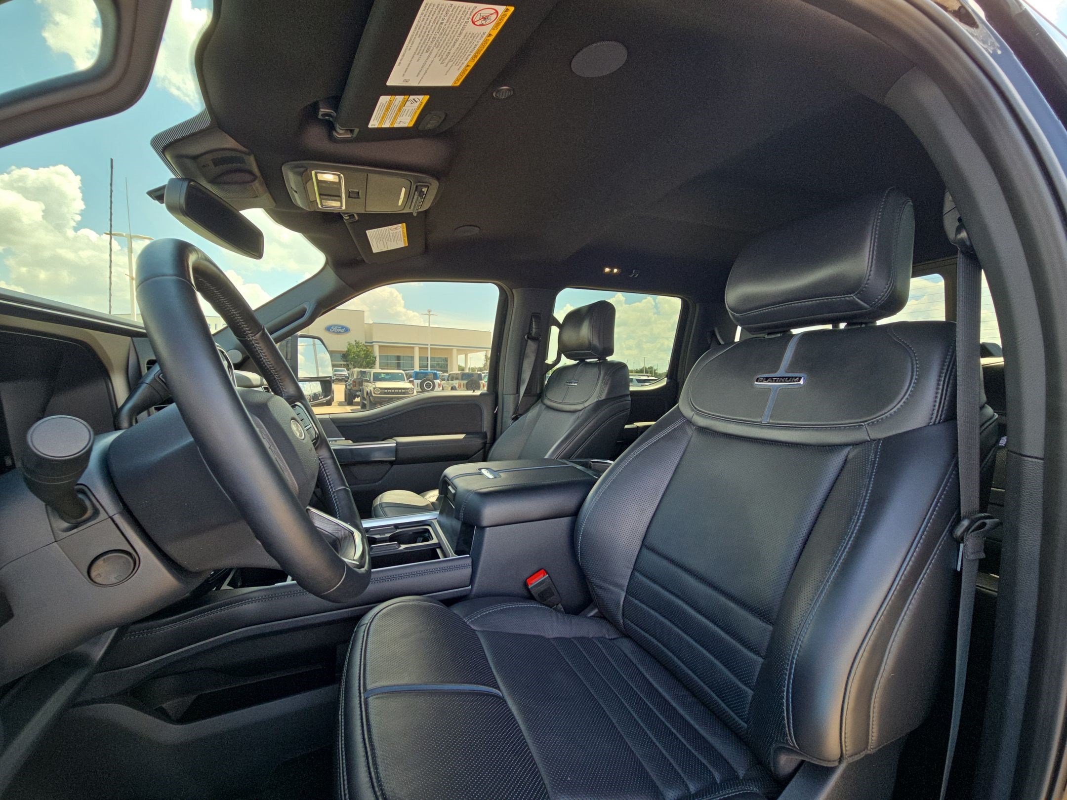 Certified 2025 Ford F250 Platinum w/ FX4 Off-Road Package AWD/4WD image 16