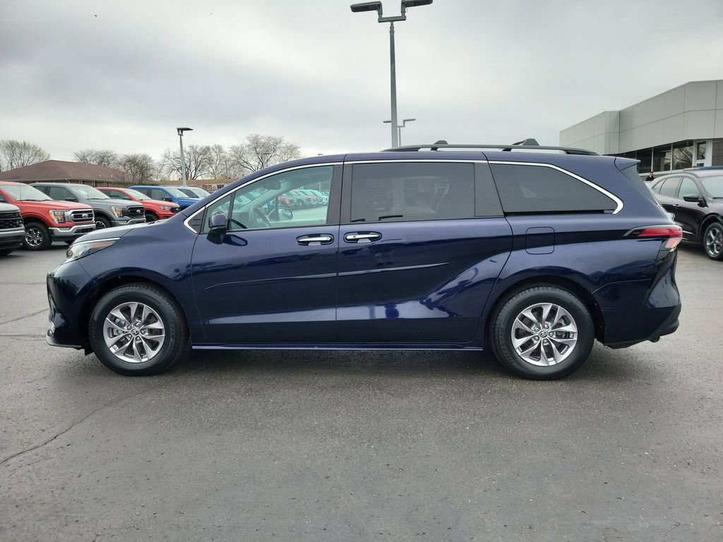 Used 2022 Toyota Sienna XLE video 2