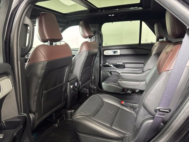 Certified 2023 Ford Explorer Platinum w/ Technology Package AWD/4WD image 12