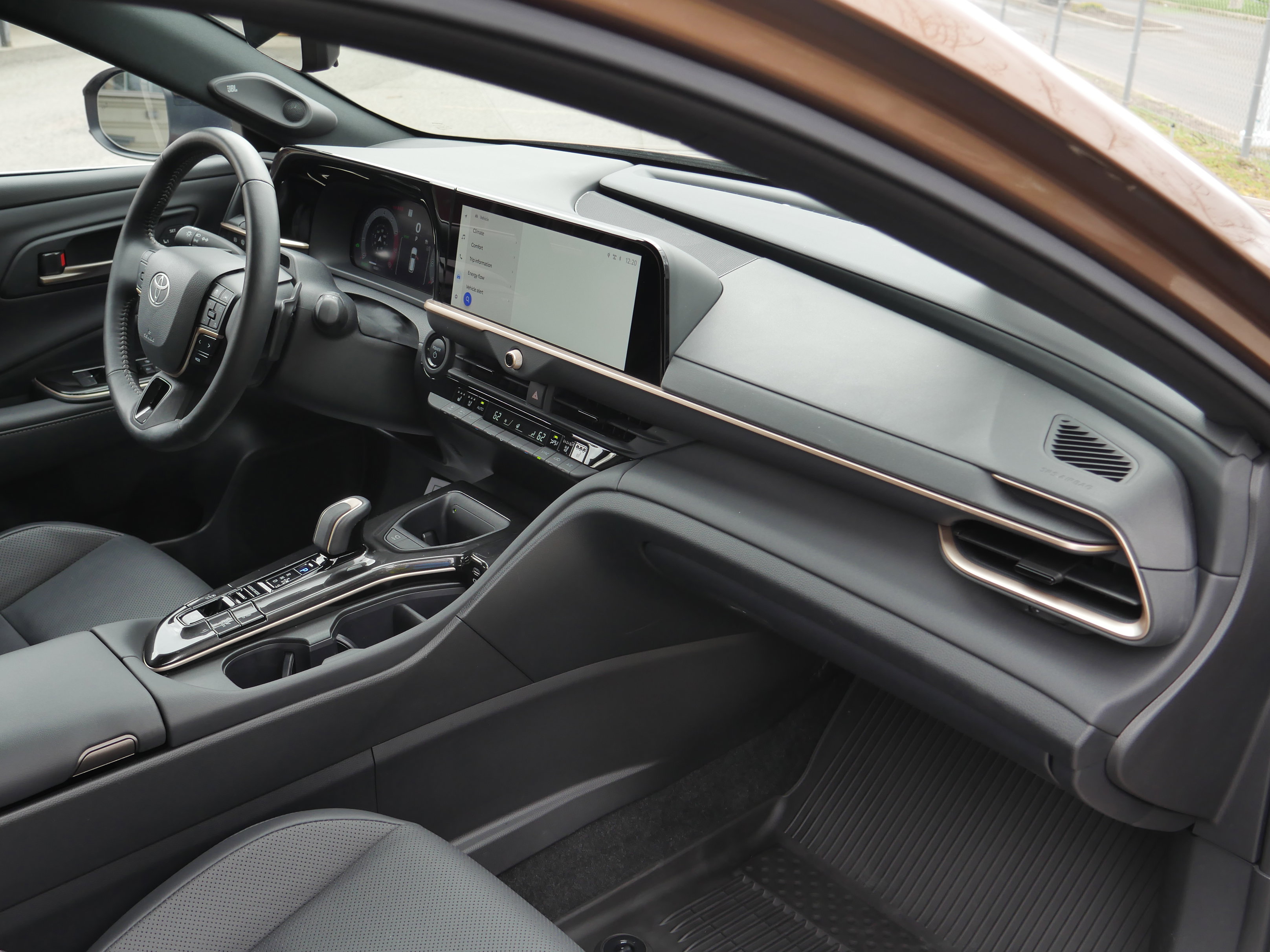 Used 2025 Toyota Crown Signia w/ Advanced Technology Package image 30