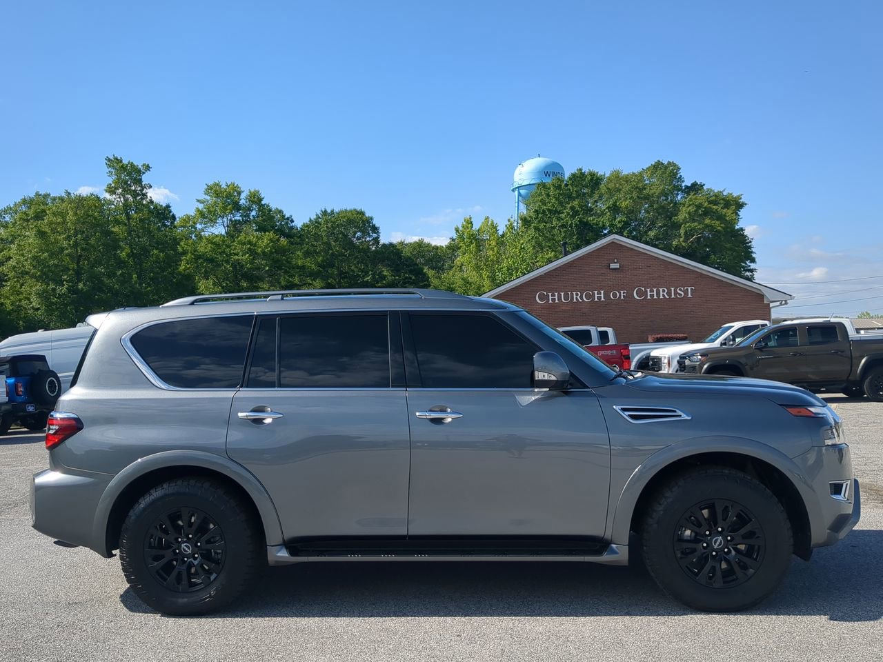 Used 2023 Nissan Armada SV w/ Cargo Package RWD image 1