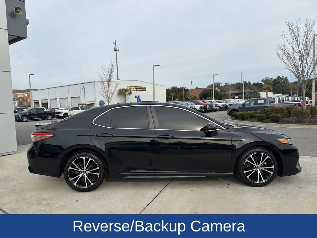 Used 2018 Toyota Camry SE image 6