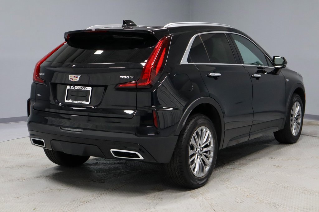 Used 2025 Cadillac XT4 Premium Luxury w/ Cold Weather Package image 5