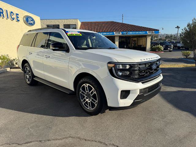Certified 2025 Ford Expedition Active AWD/4WD image 3