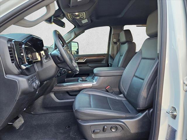 Used 2025 Chevrolet Silverado 2500 LTZ w/ LTZ Convenience Package AWD/4WD image 15